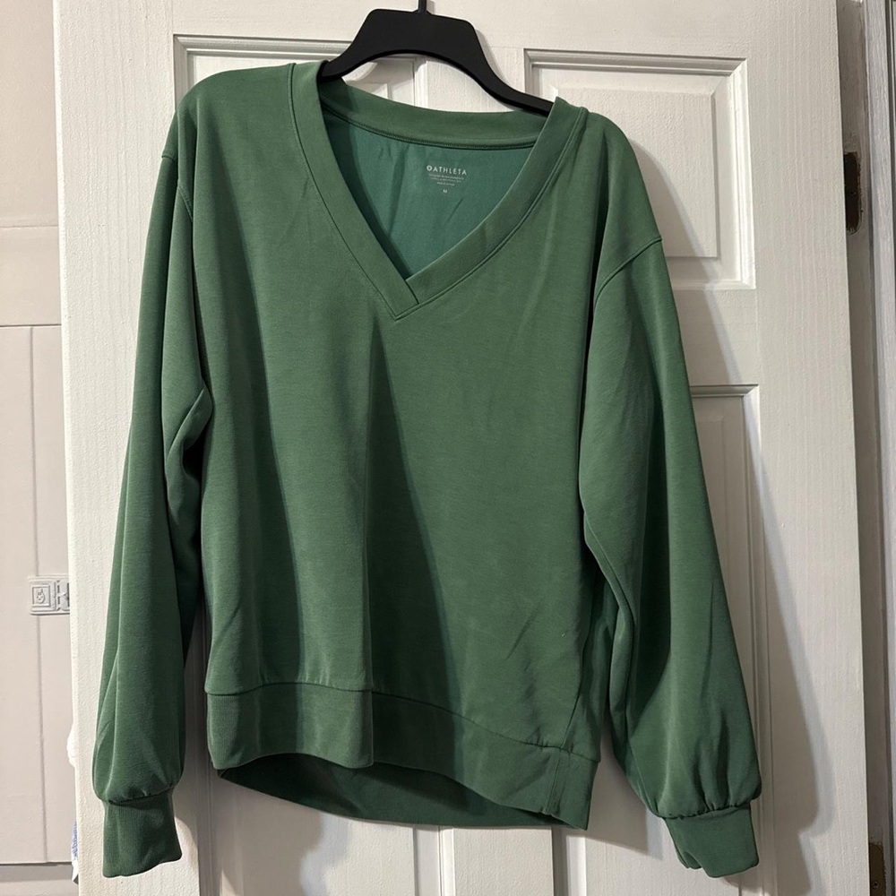 Athleta V-Neck Pullover Top in Green